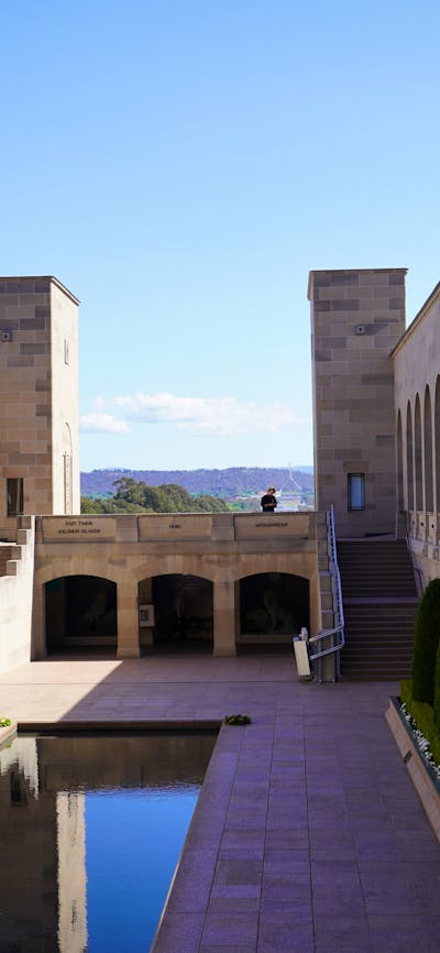 Canberra Sightseeing AWM Australian War Memorial ANZAC Parade