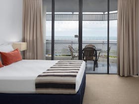 Rydges Esplanade Resort Cairns - One Bedroom Tower Apartment