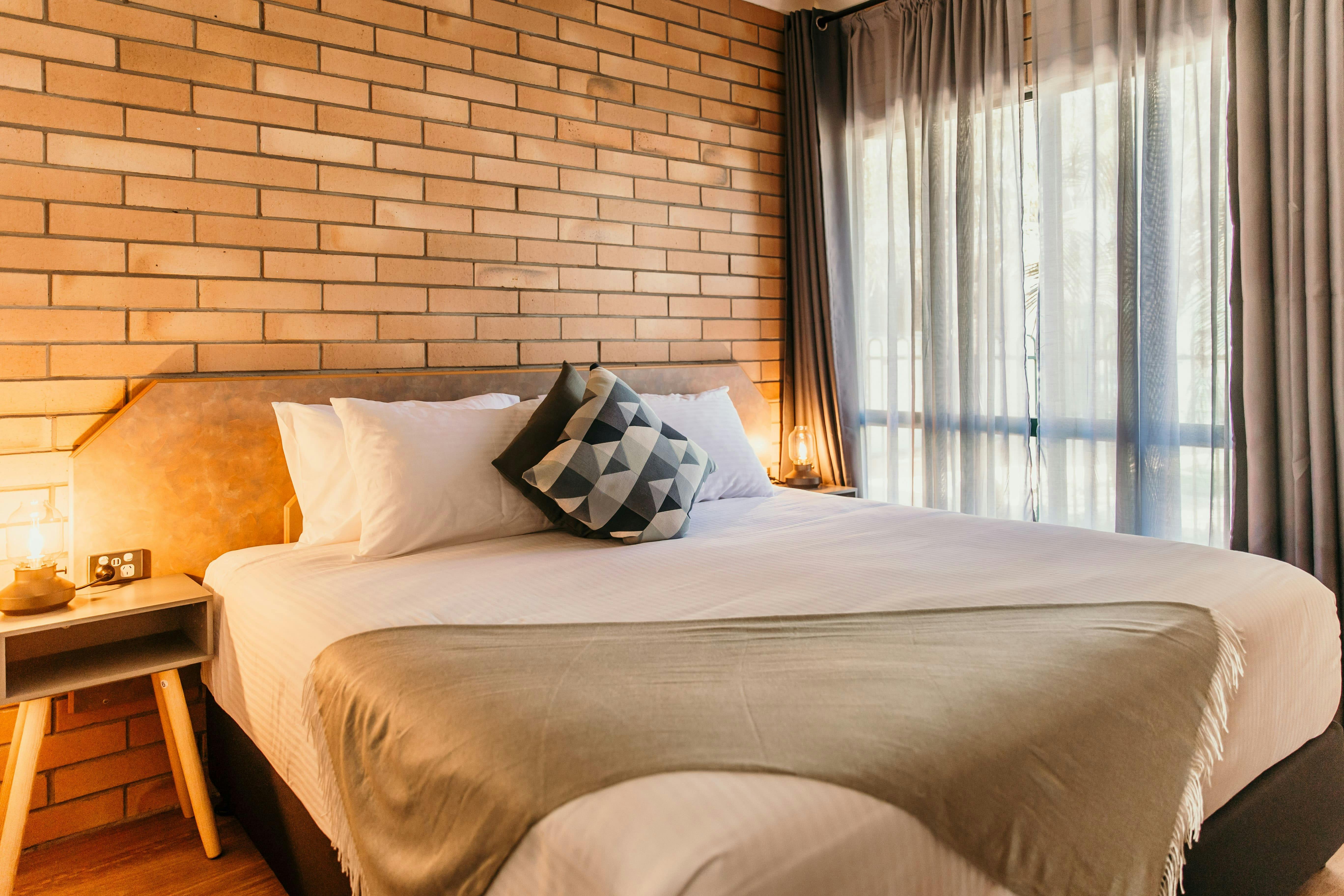 Family Room King Bed