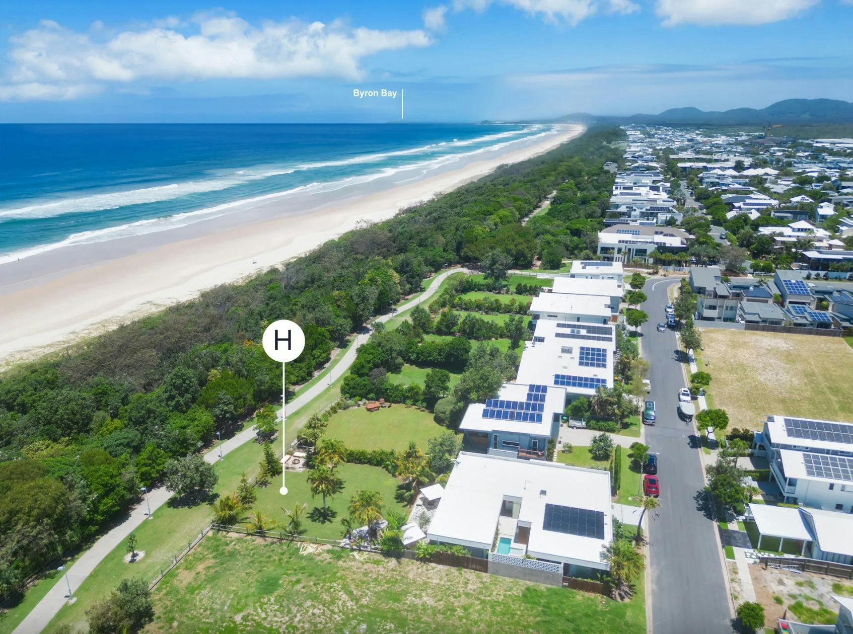 Beachfront location close to Byron Bay