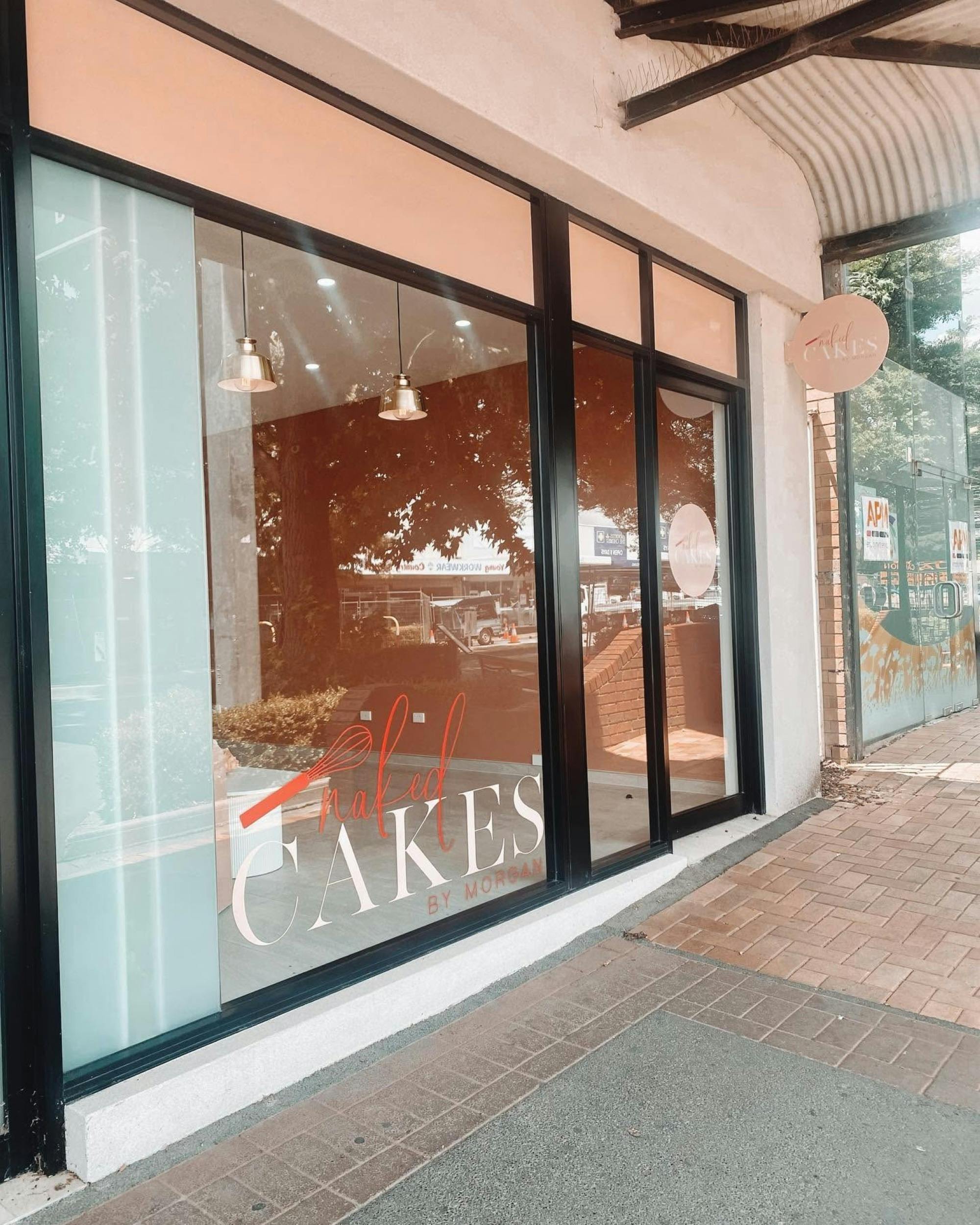 Naked Cakes by Morgan