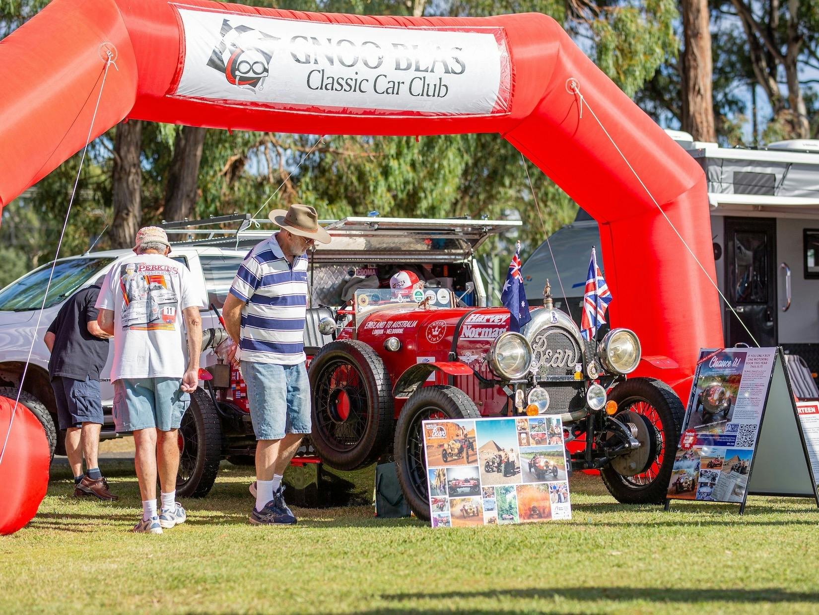 Gnoo Blas Classic car show