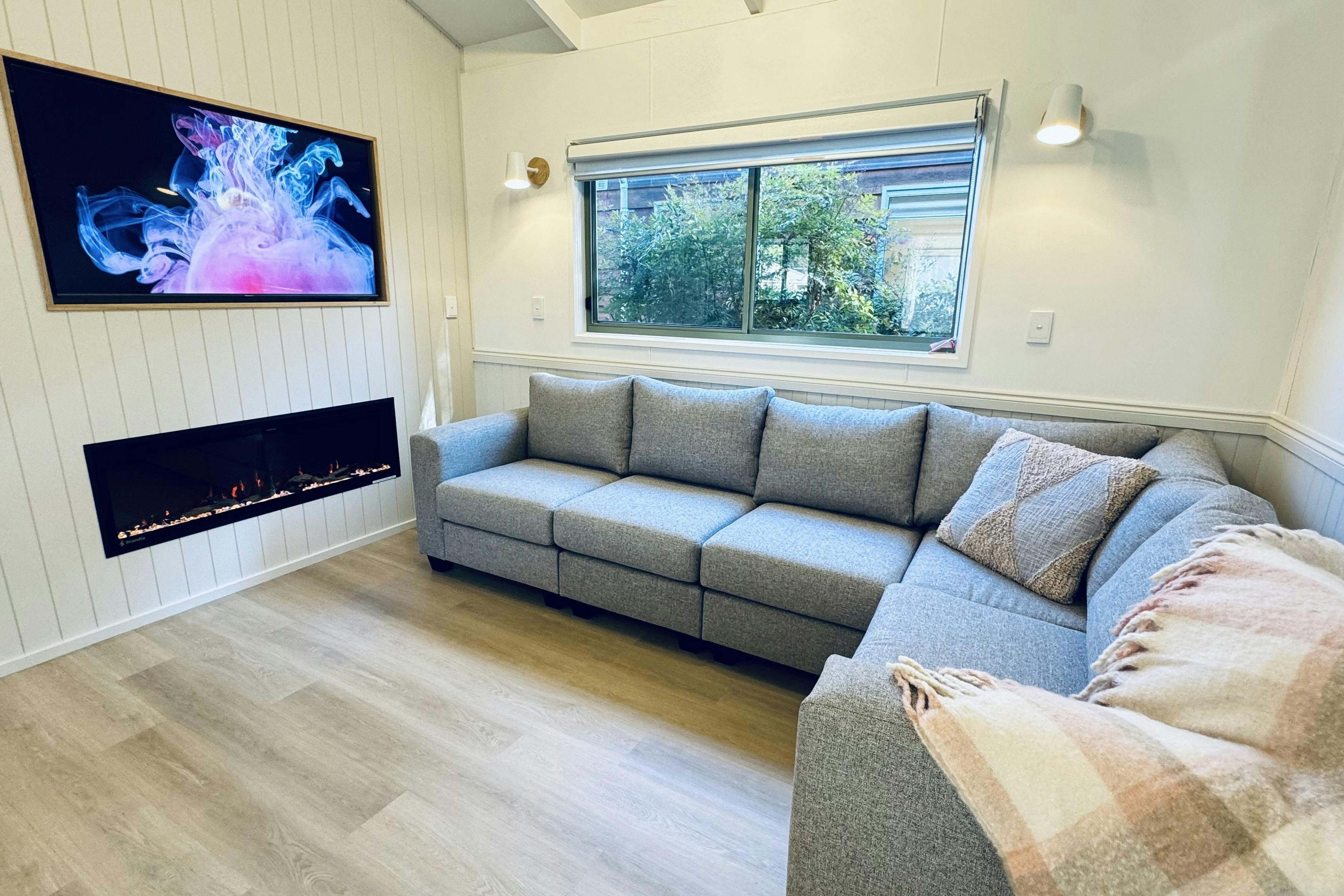 Deluxe Two Bedroom Villa | Tasman Holiday Parks - Bright