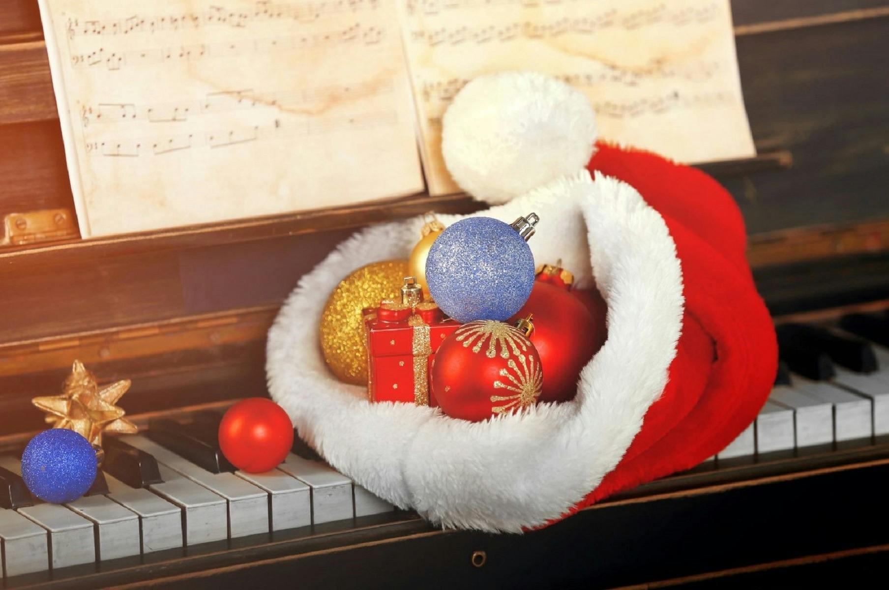 Carols under the candlebarks