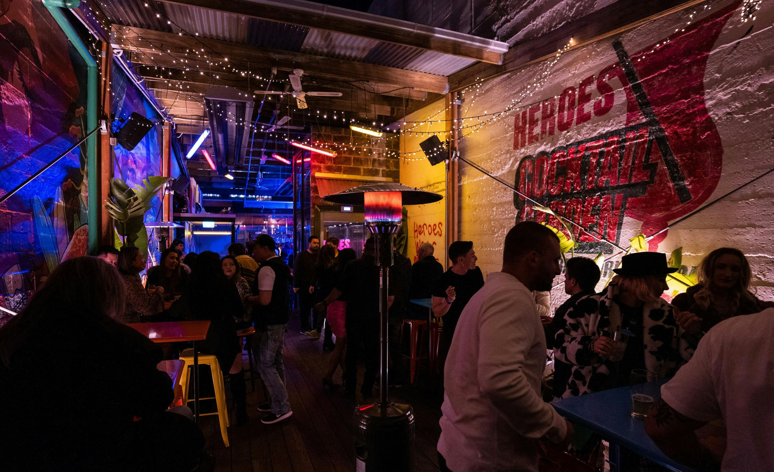 Heroes Bar