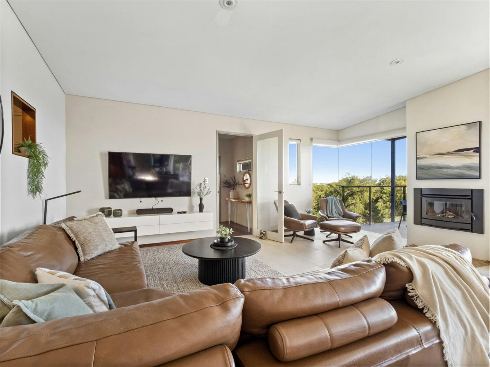 Living room 1 and Entertainment