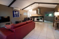 Bungalow: Lounge Kitchen