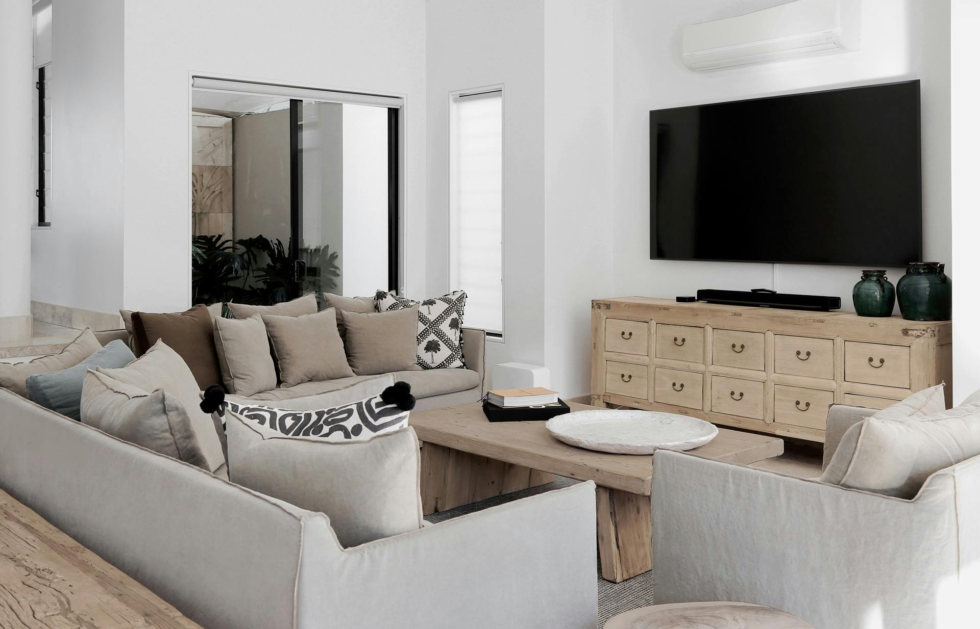 Spacious Living room