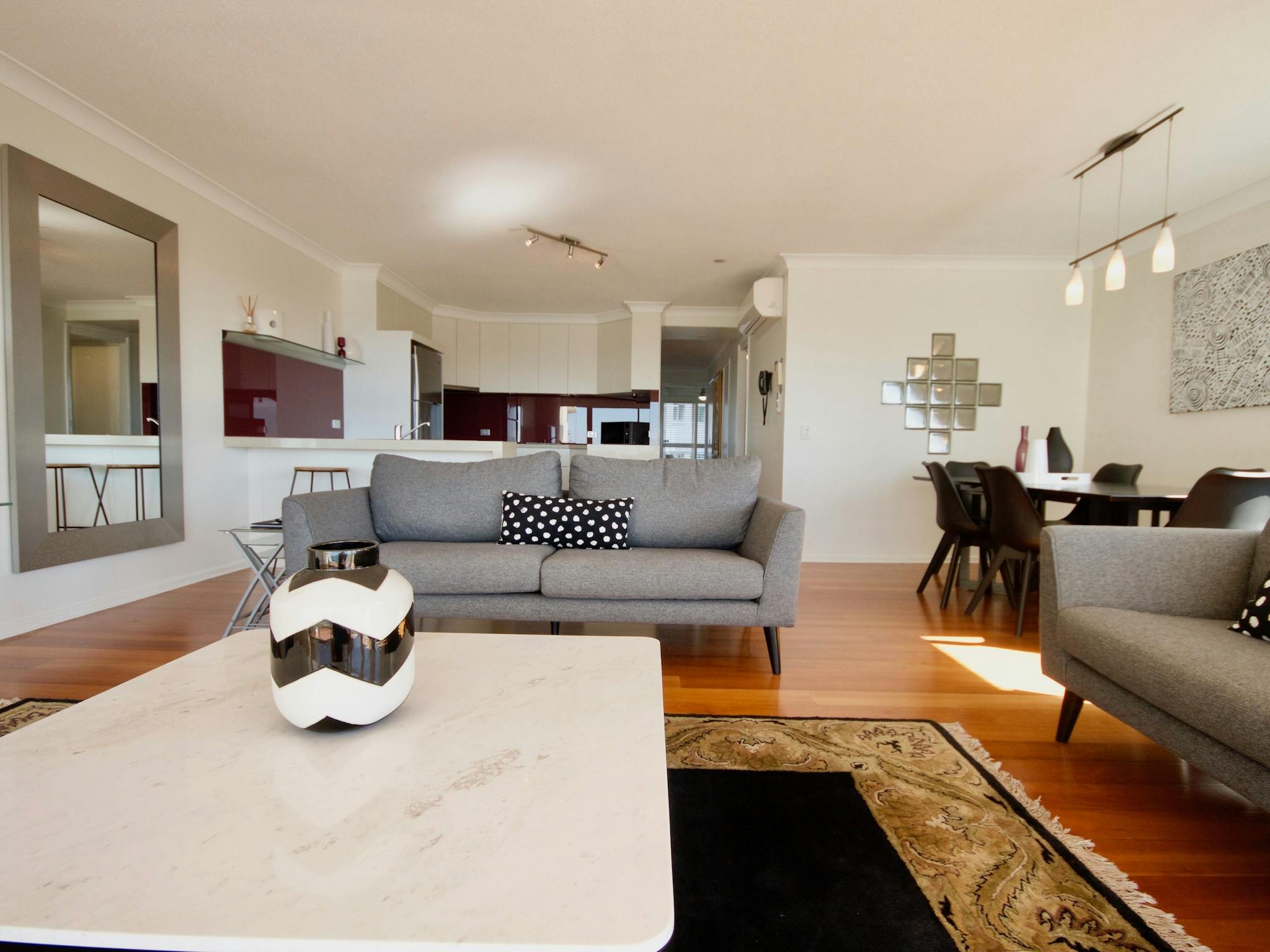 large seating area in a 2 Bedroom Ocean View Apartment large seating area in a 2 Bedroom Ocean View Apartment