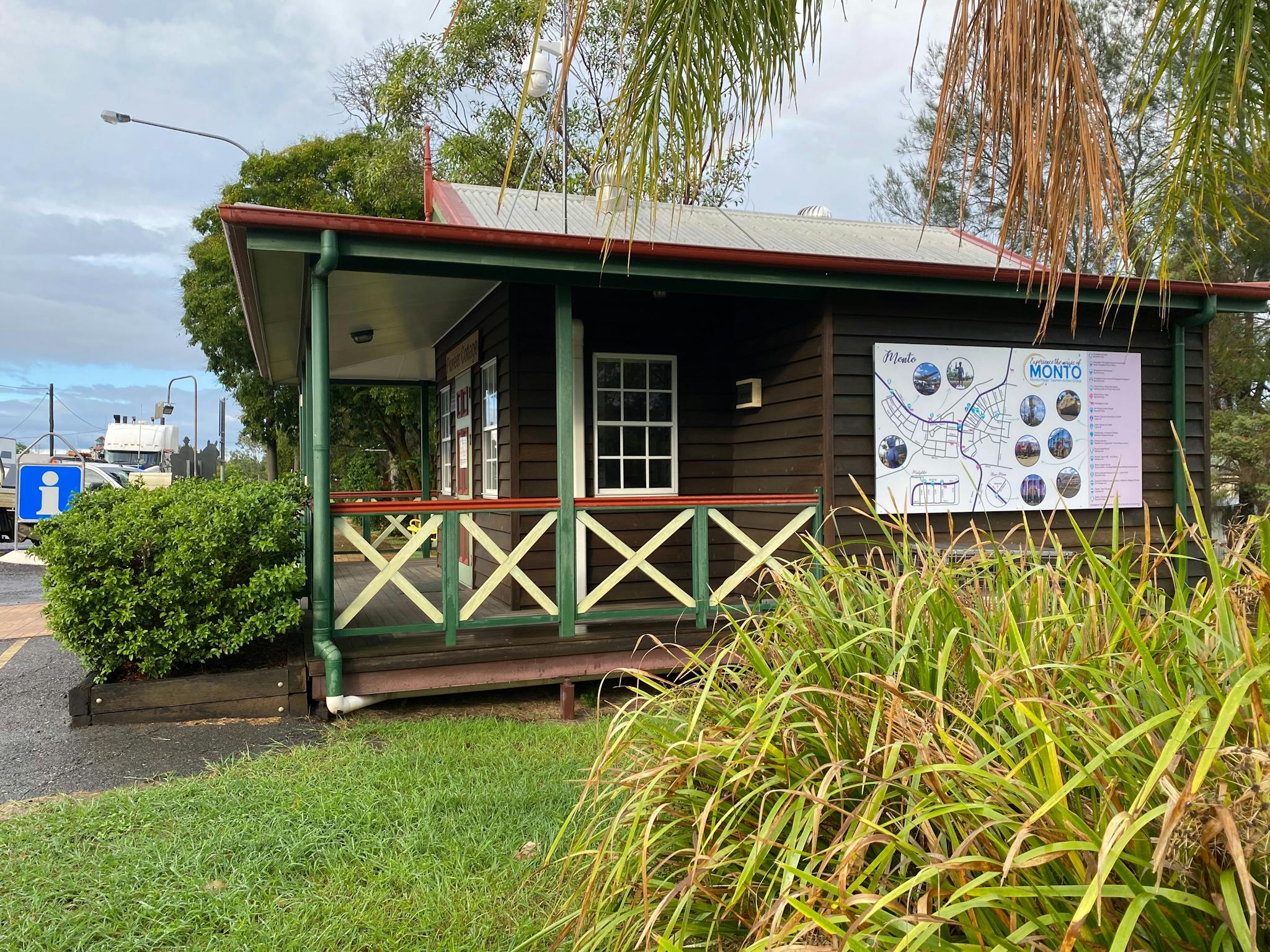 Monto Information Centre side view Monto Information Centre side view