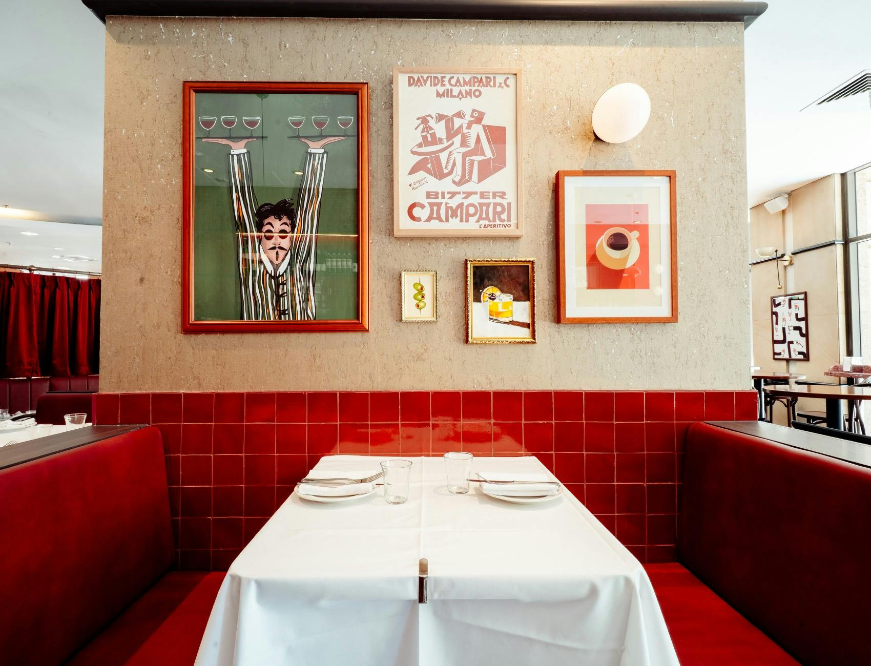 レストランの座席