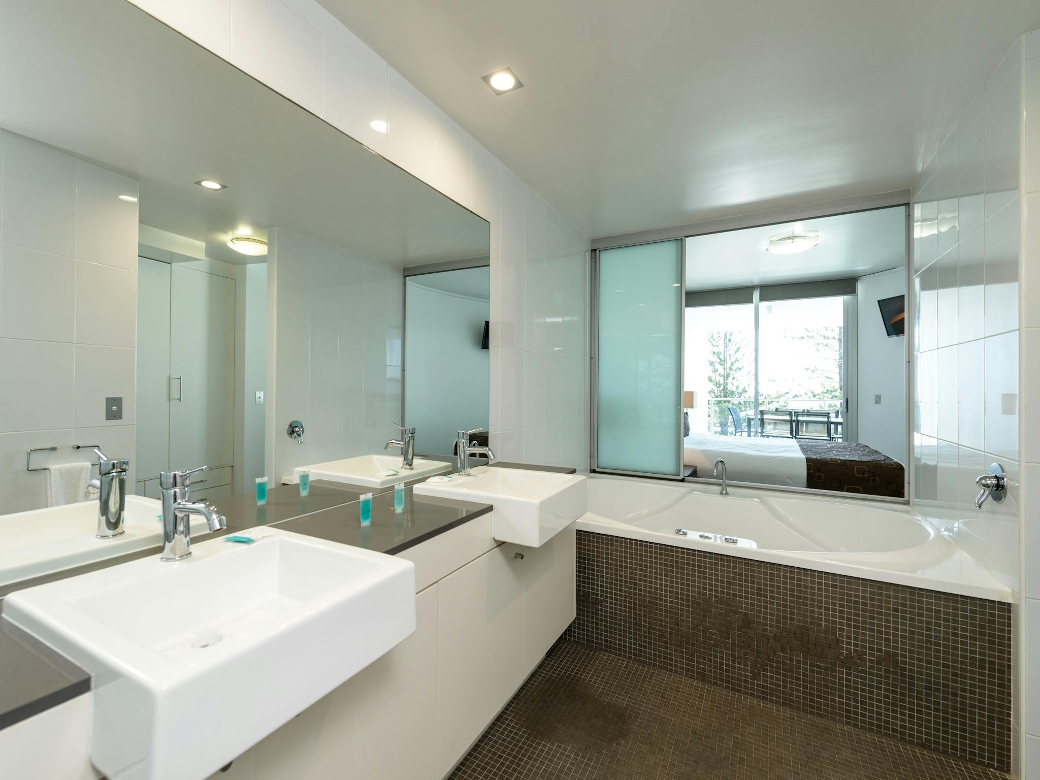 King Room Ensuite with Spa King Room Ensuite with Spa