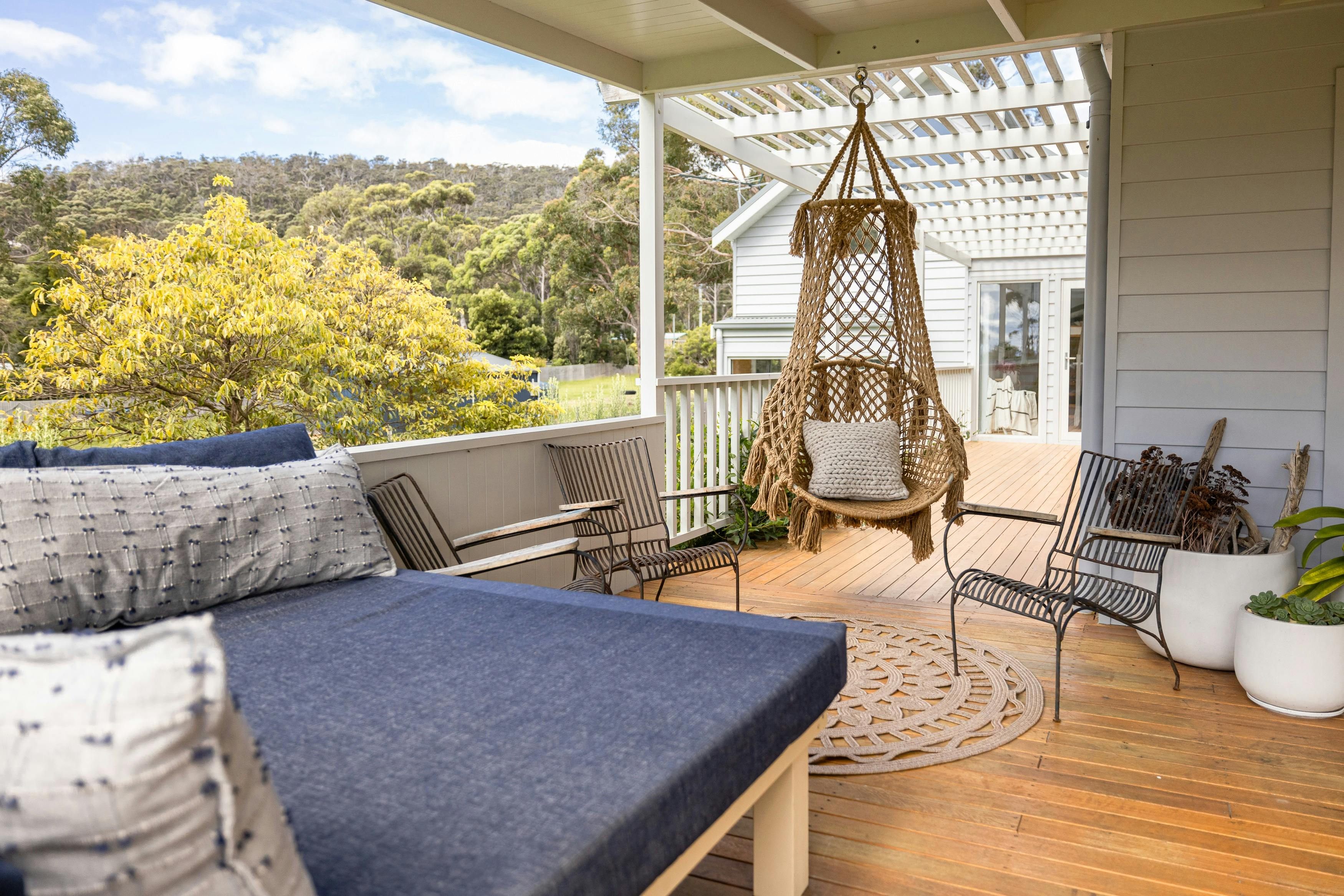 Day bed, macrame swing, deck, water views, beach front
