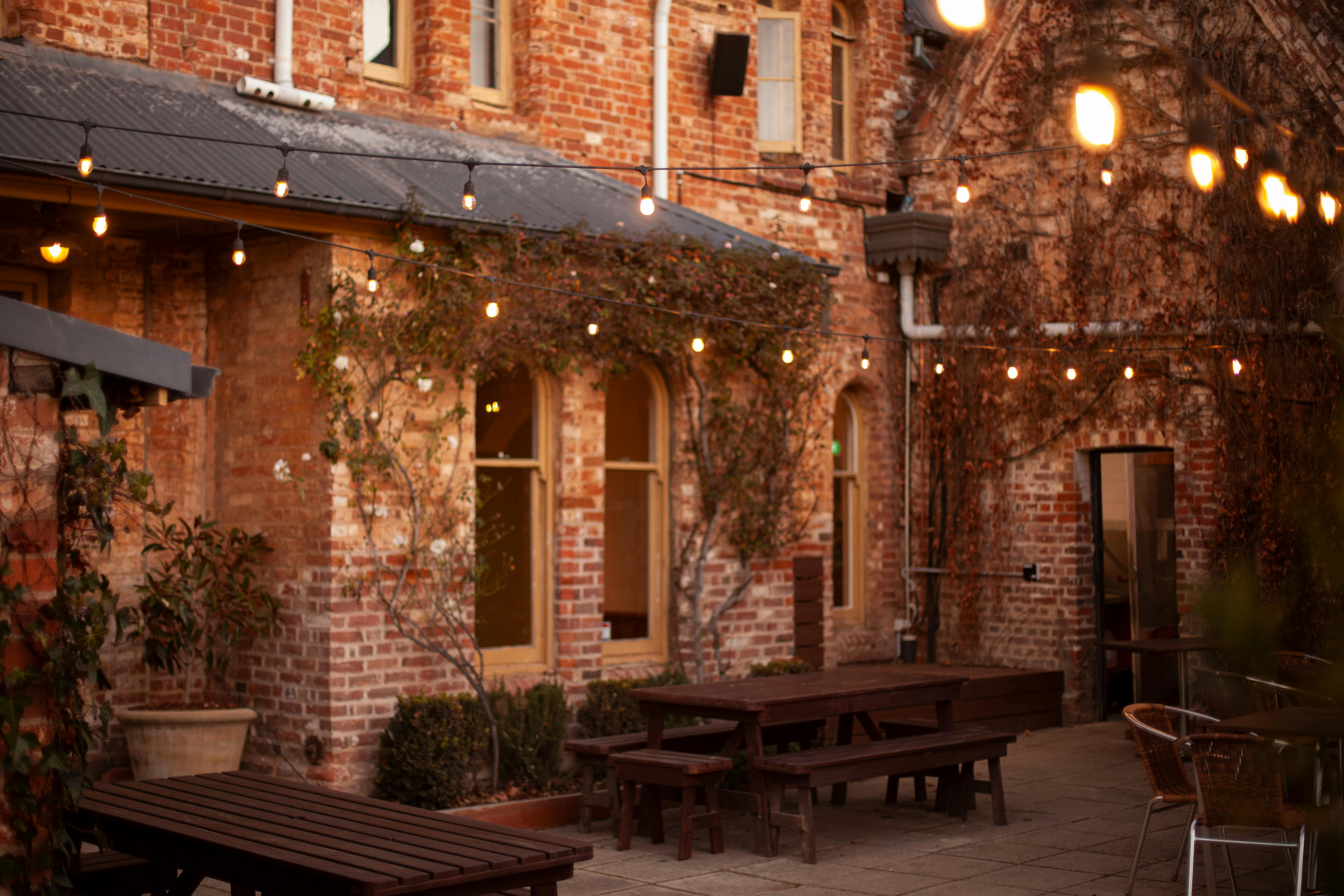 Devine Dining Location