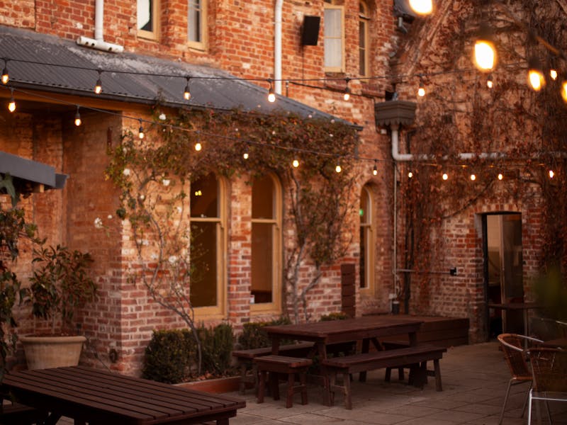 Devine Dining Location