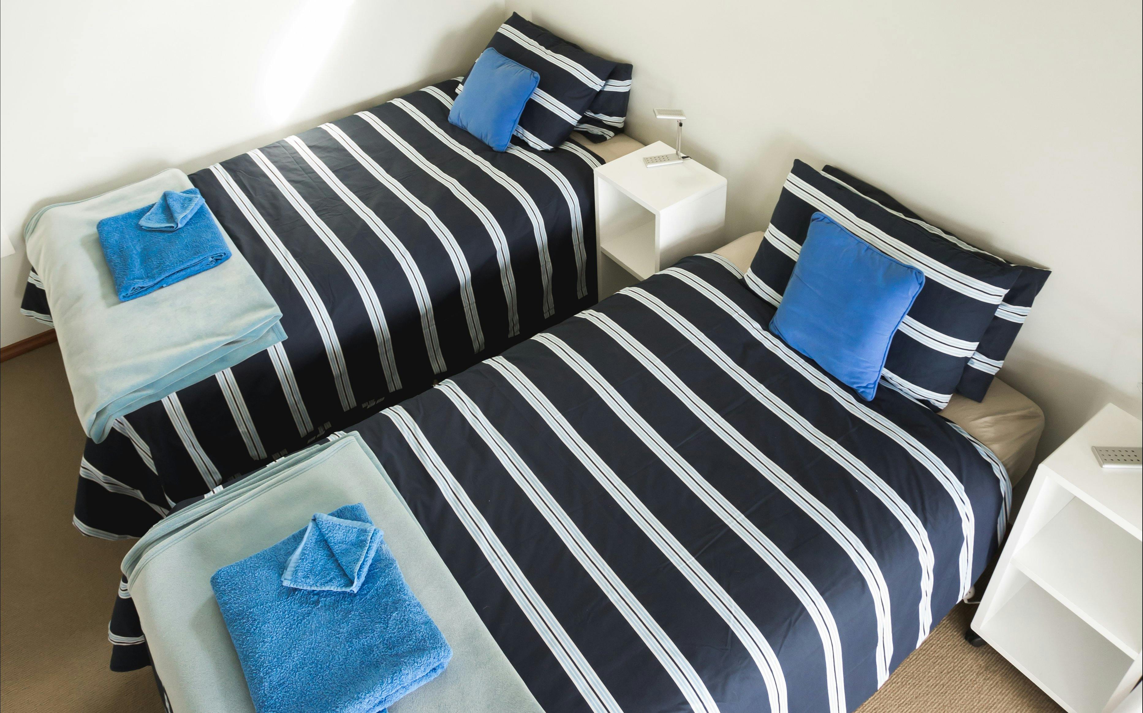 Larus - Two king single beds