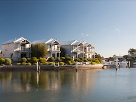 Captains Cove Waterfront Apartments Paynesville