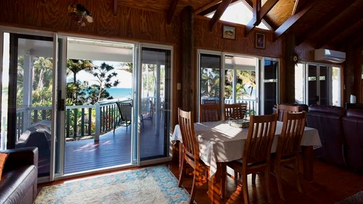 Holiday Home DIning and patio