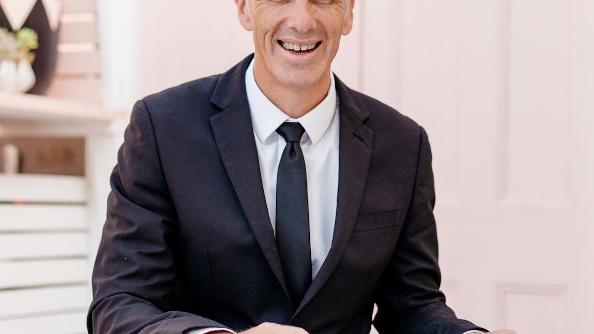 Destination wedding Celebrant QUEENSLAND