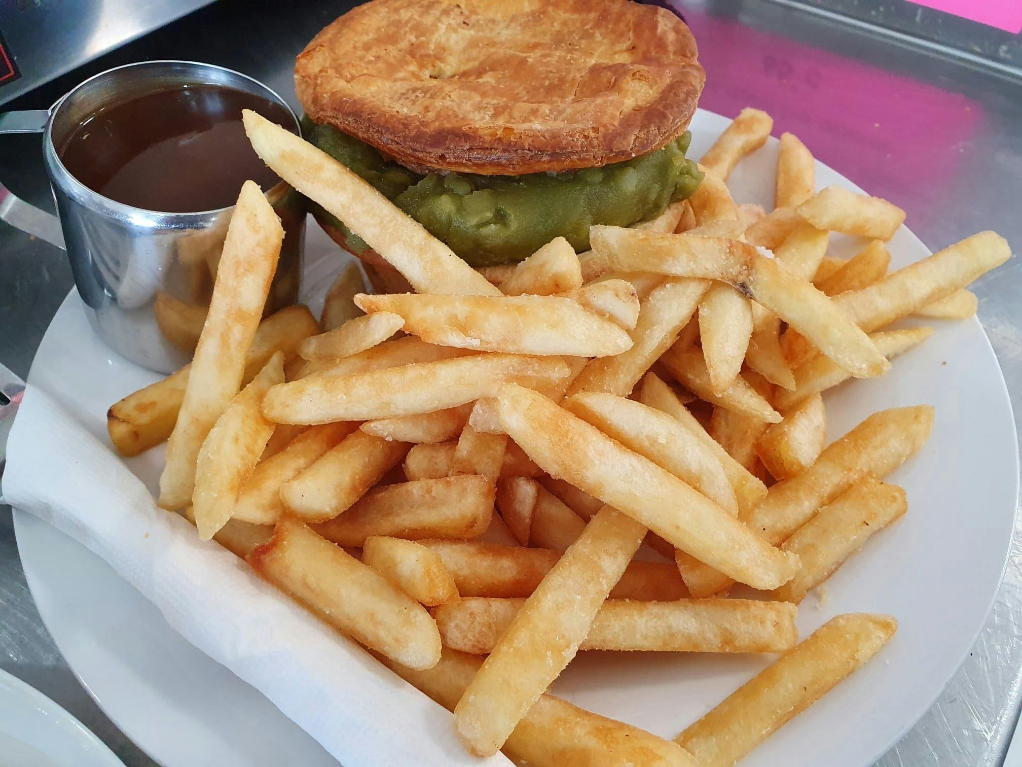 pie, peas, chips & gravy
