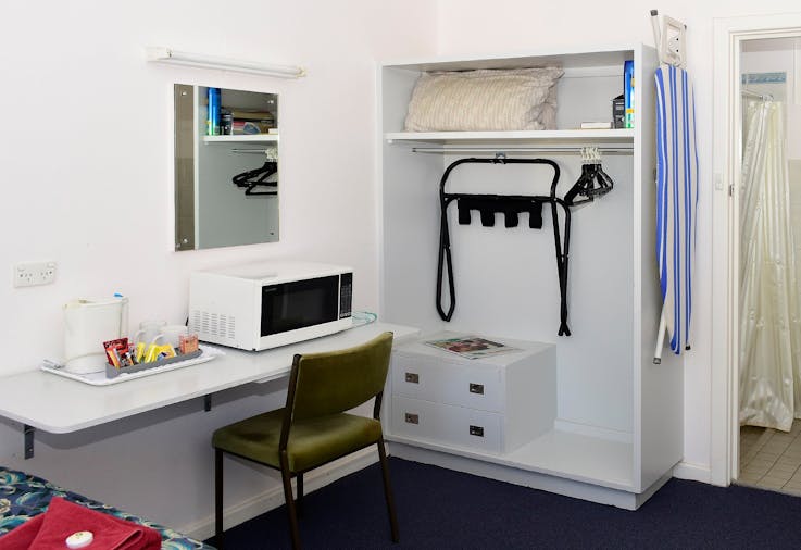 QUEEN ROOM