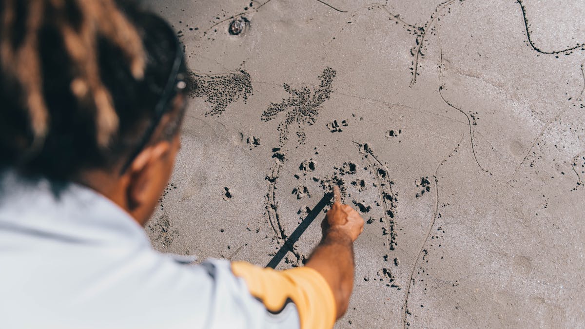 Storytelling sand drawing