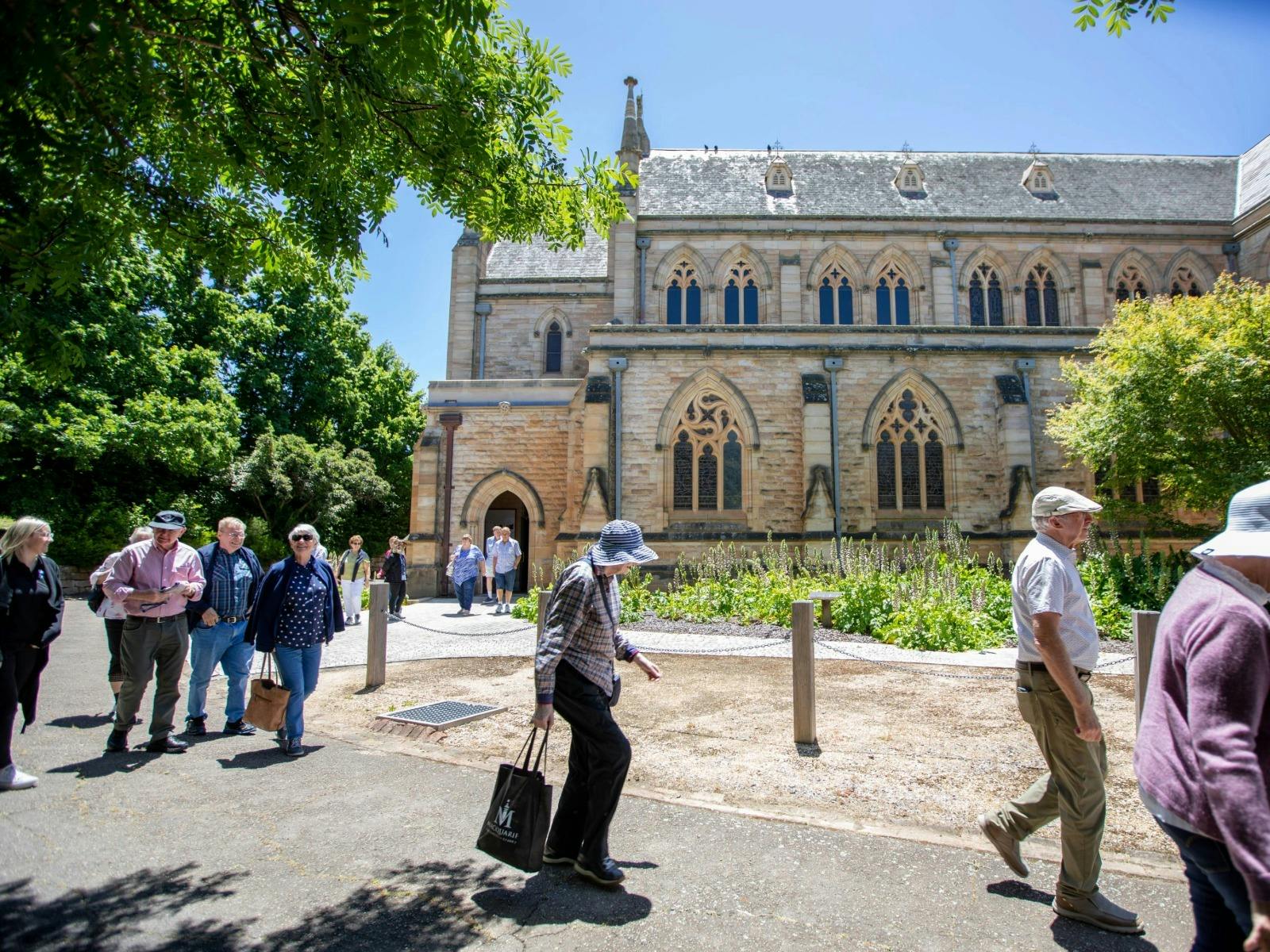 ゴールバーンツアーグループ、セントセイバーズへのガイド