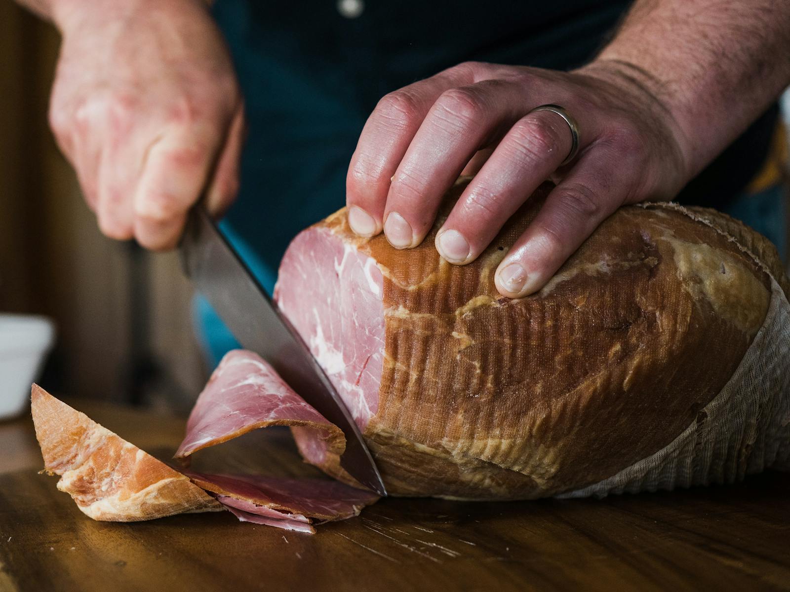 Image shows Casalinga's Boneless Ham being sliced