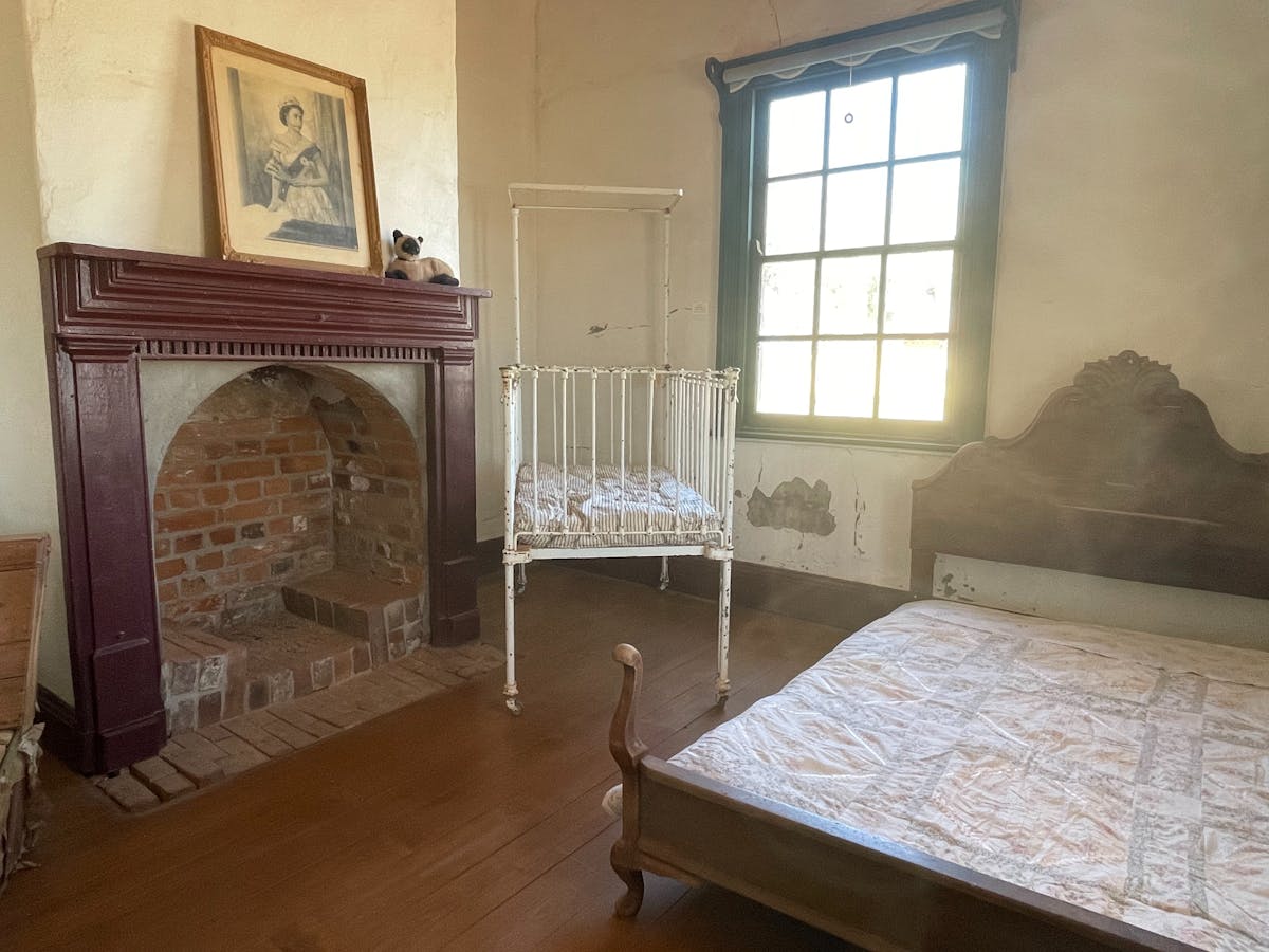 Leahy House3