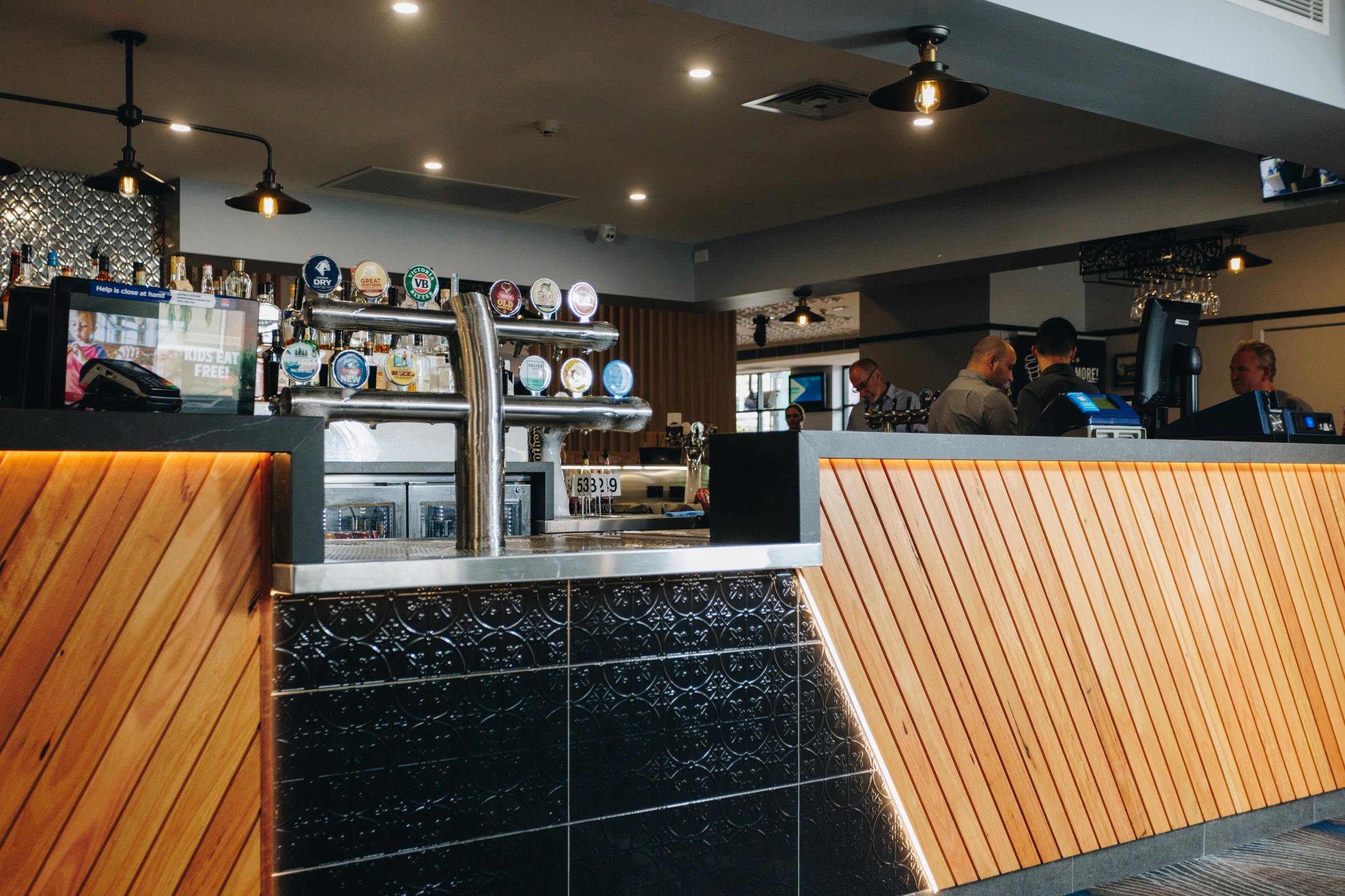 더 벨모어 호텔