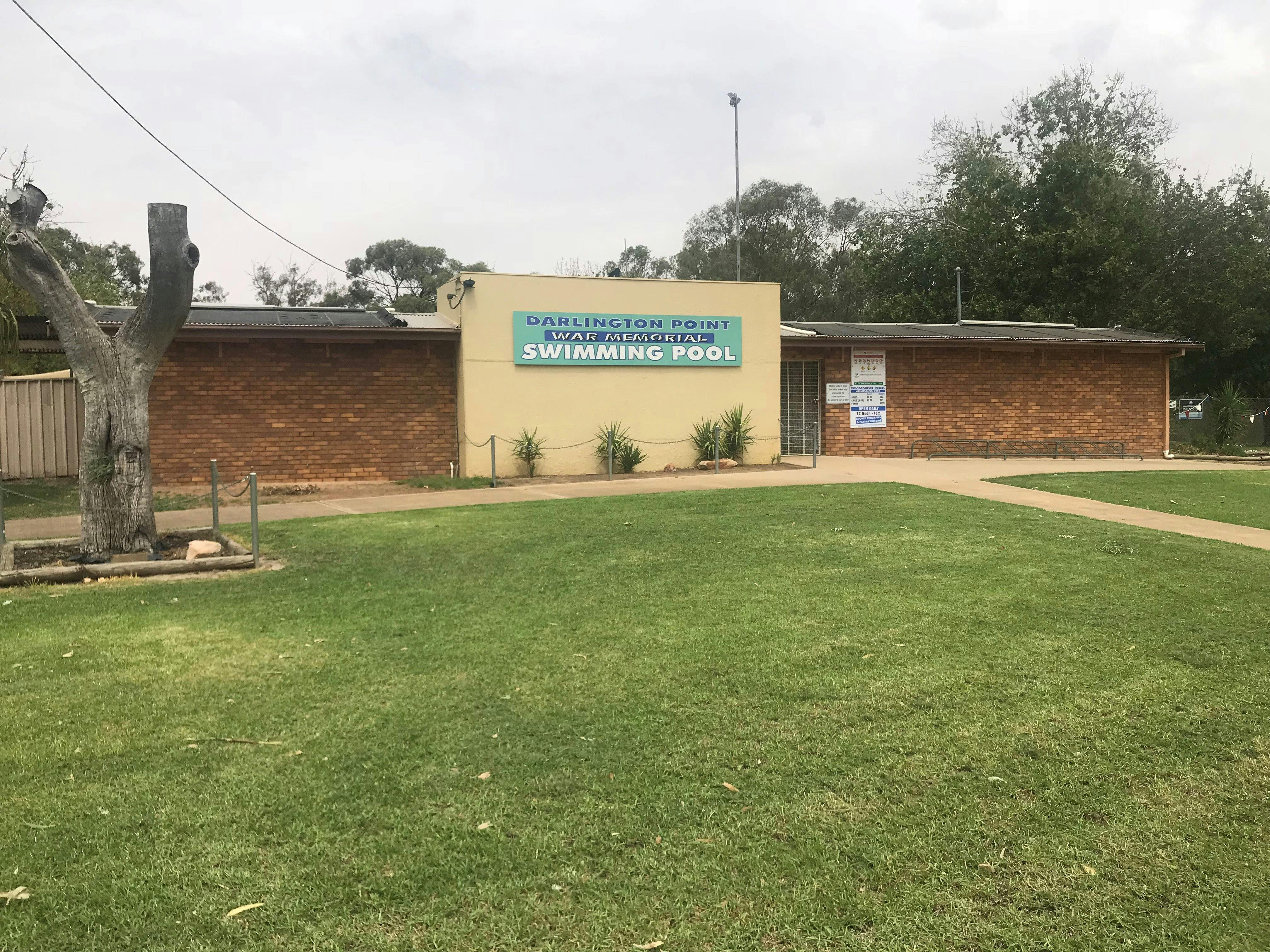 Darlington Point War Memorial Swimming Pool NSW Holidays