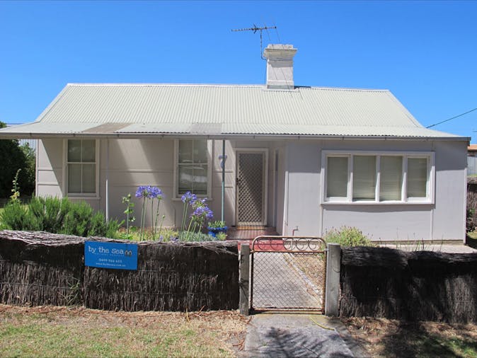 Hollys Holiday Home