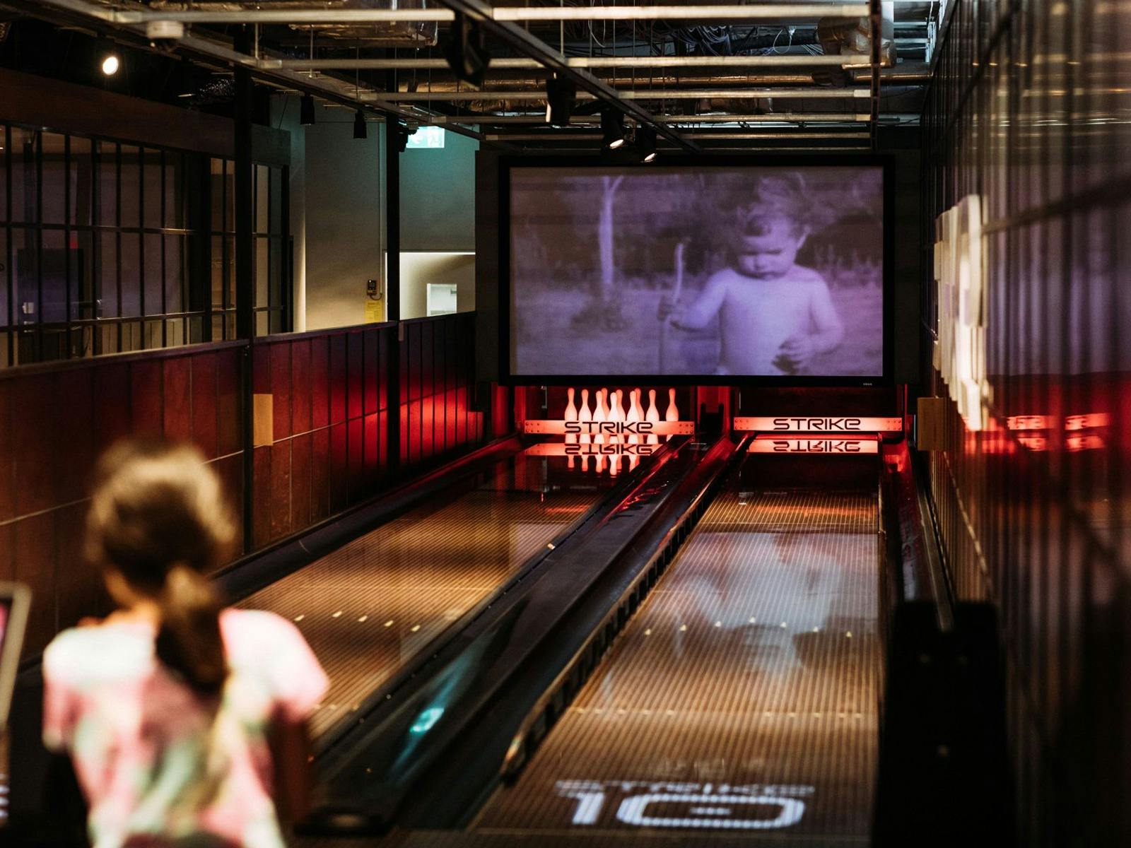 ボウリングレーン