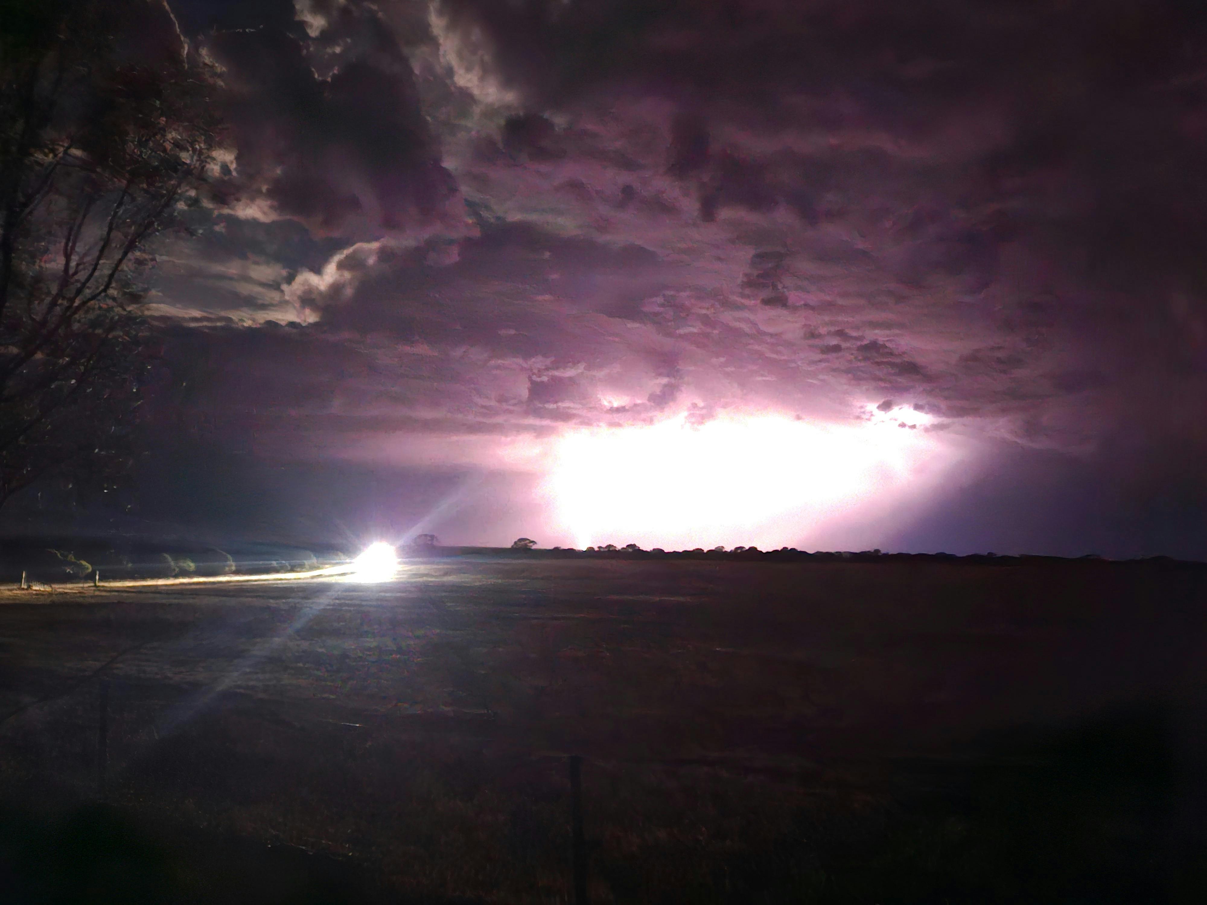 Thunderstorms around Westonia