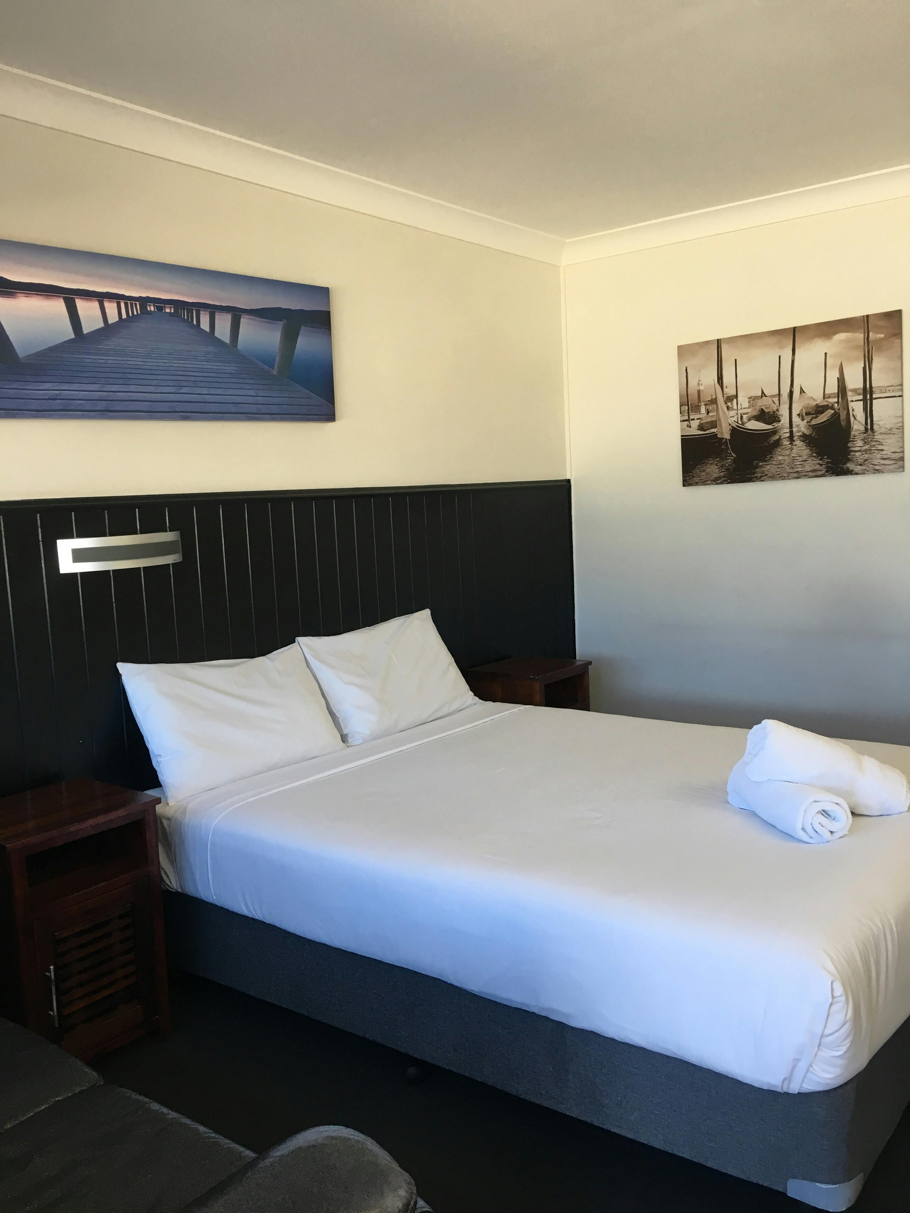 Standard Queen Room.