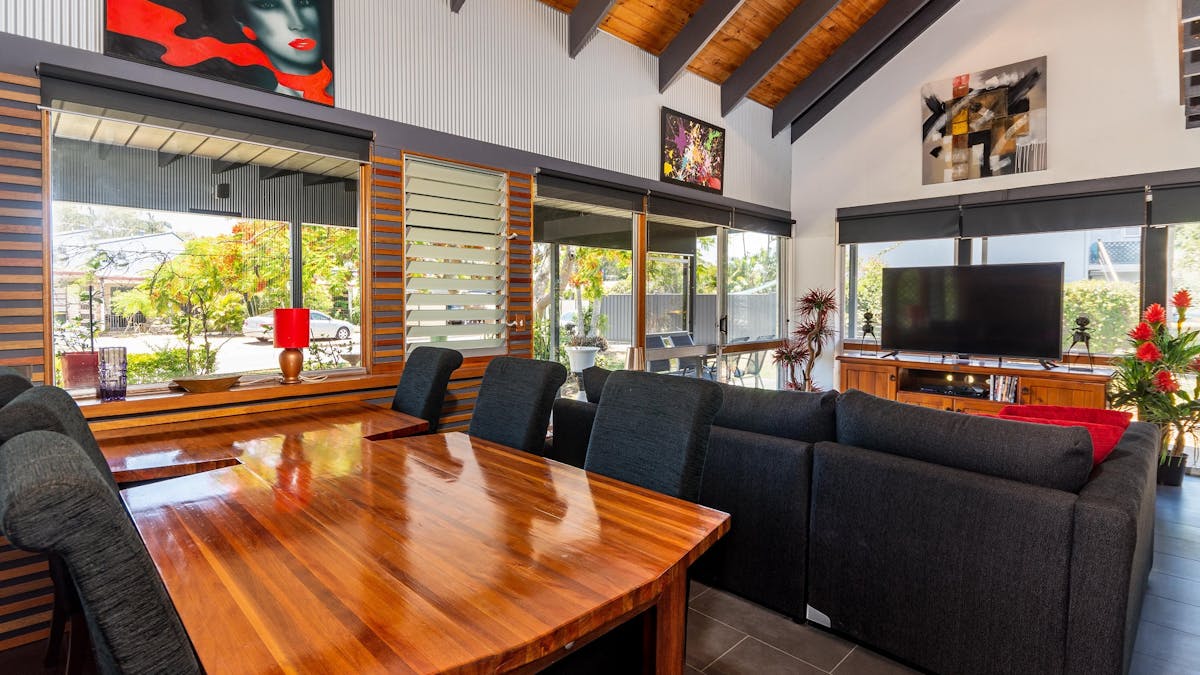 Dining and lounge