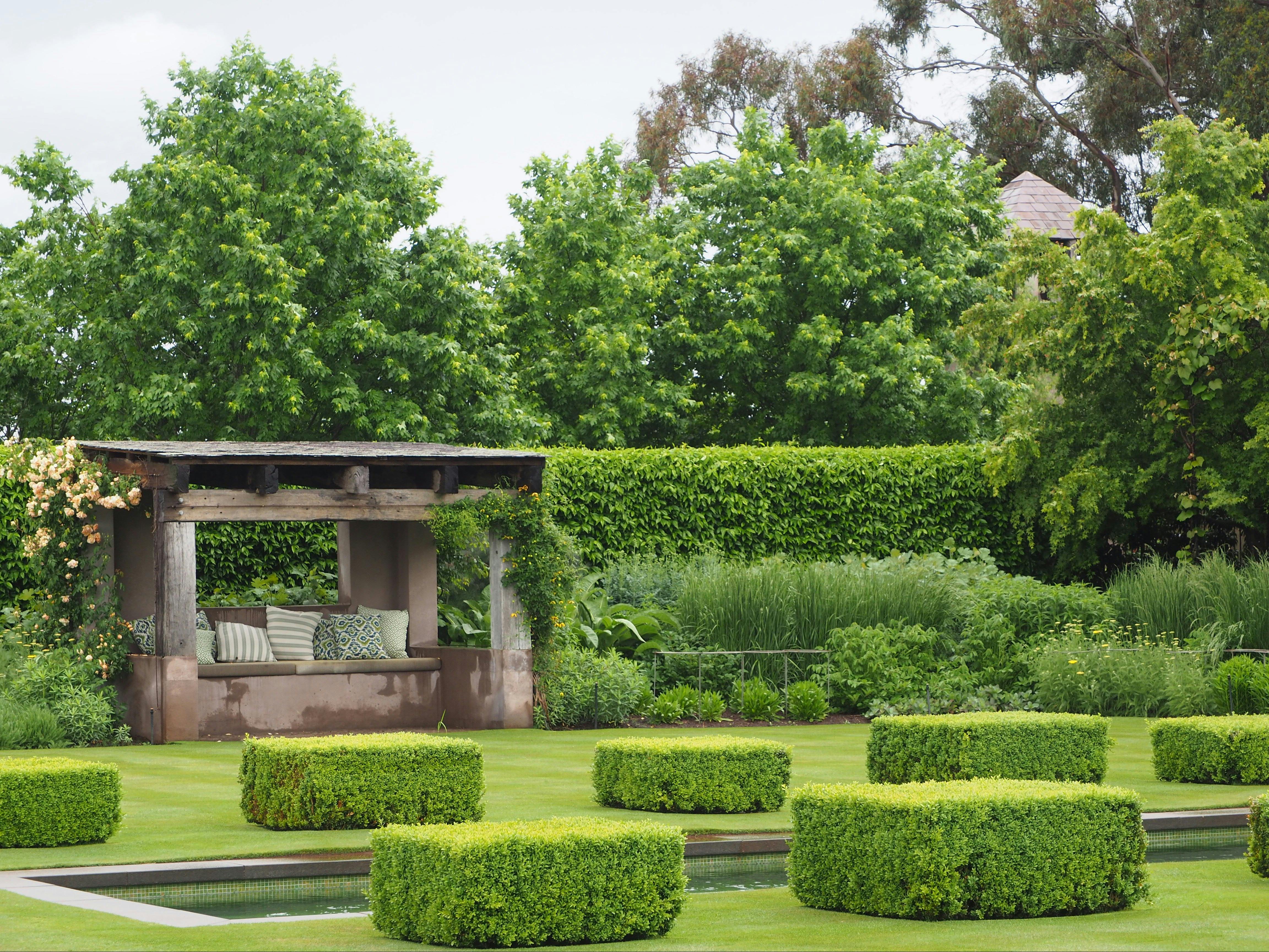 Victoria Country Gardens