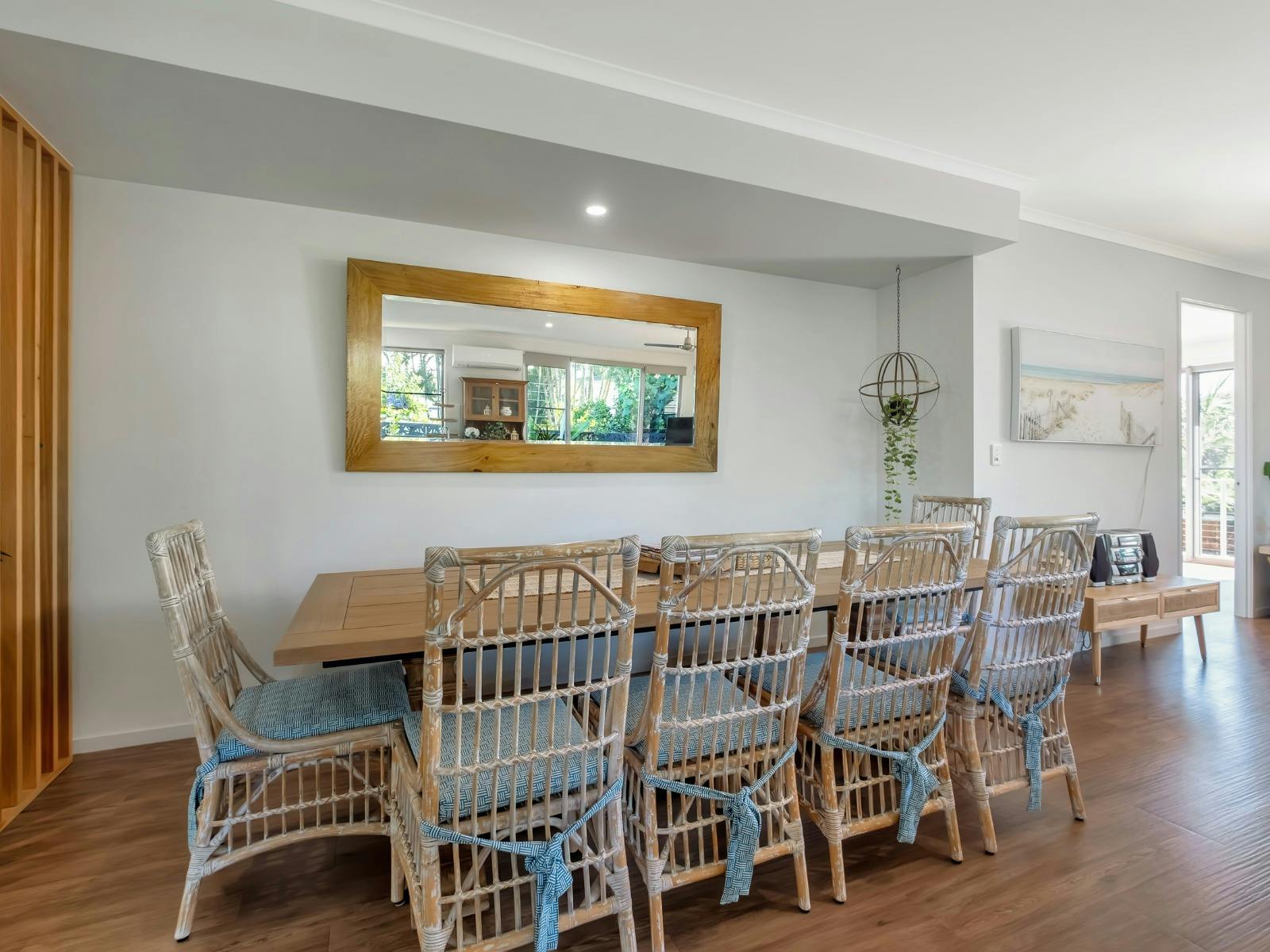 Integrated dining and kitchen area