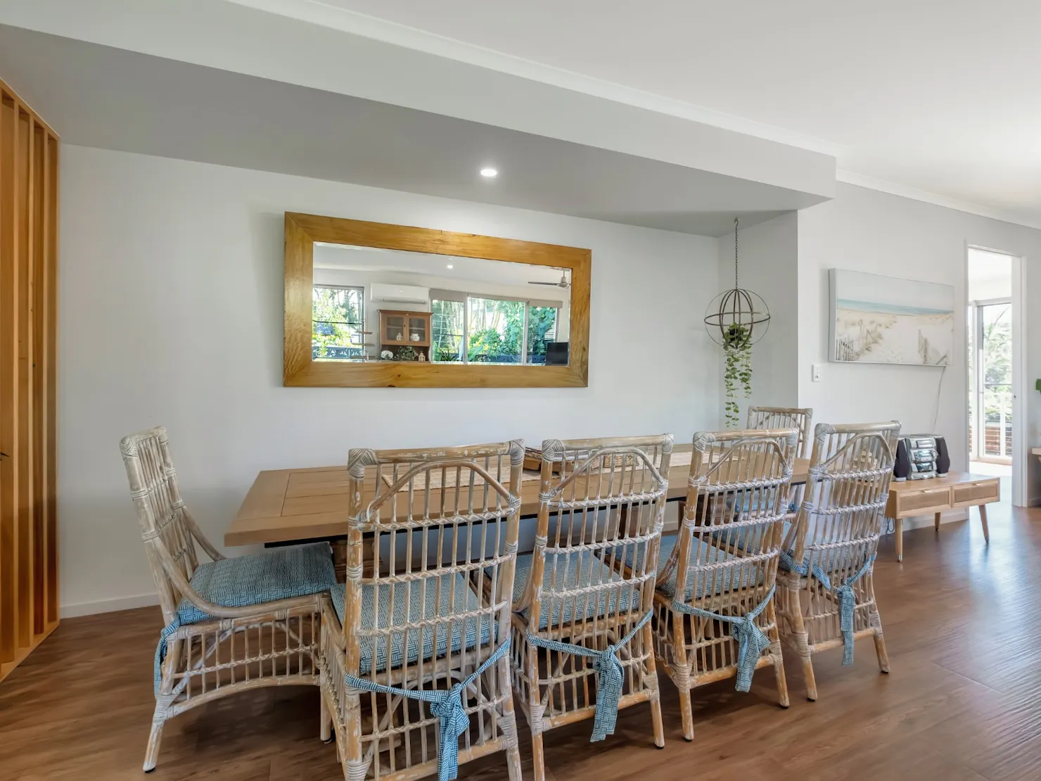 Integrated dining and kitchen area