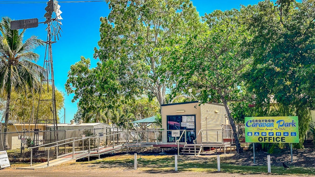 outback caravan park, outback queensland, spacious cabins, shady campground, camping,  caravan, stay