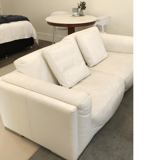 2-seater leather lounge