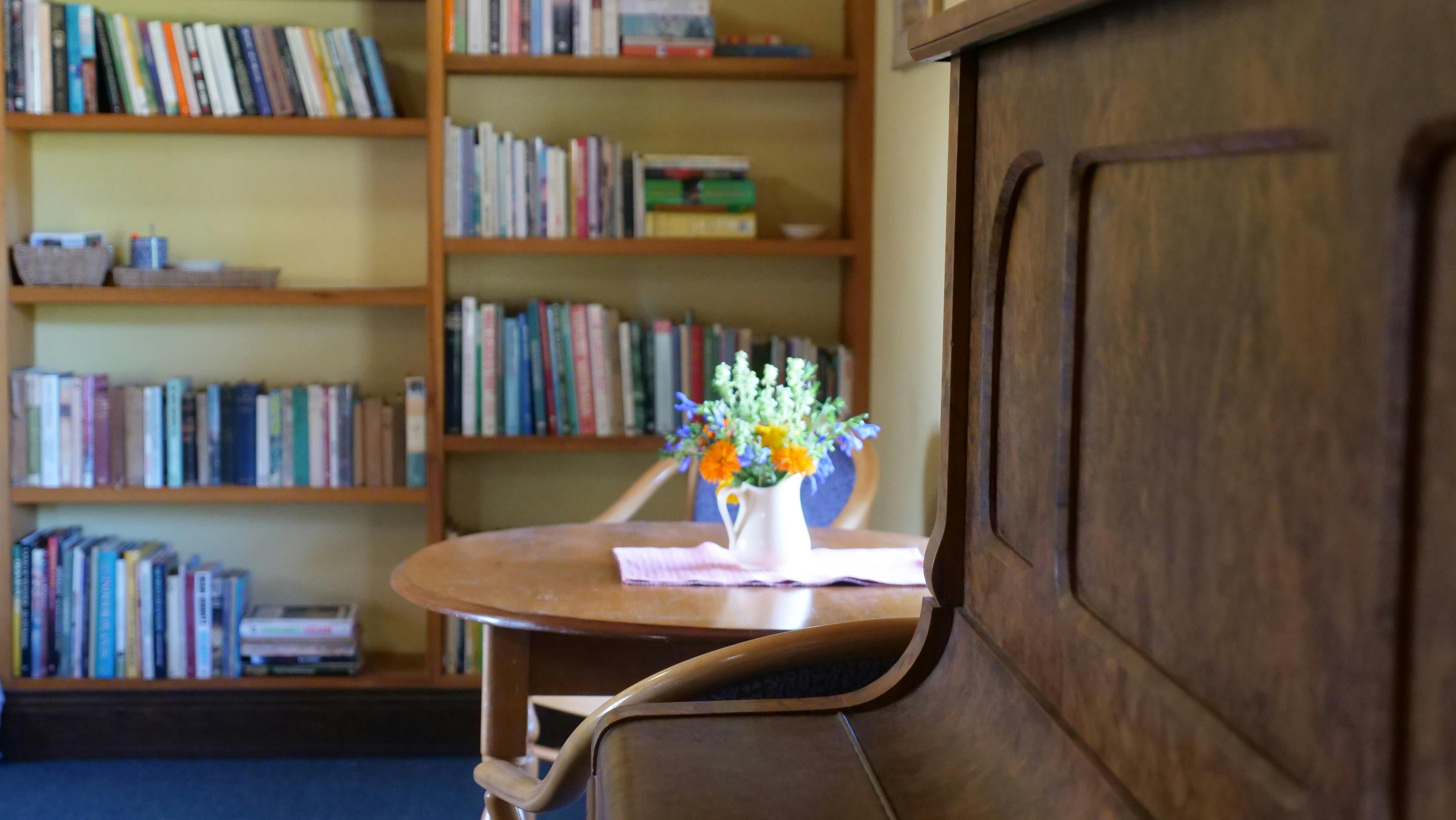 Piano table flowers bookshelf