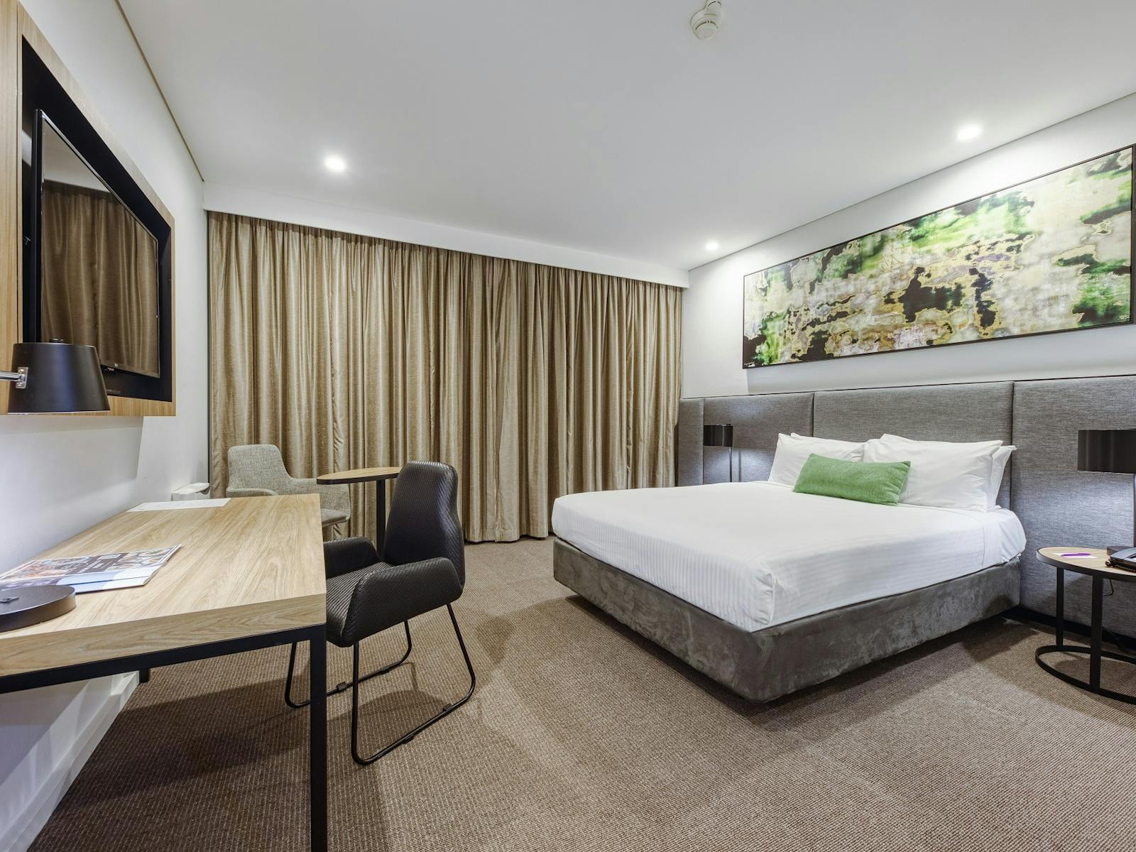 Standard Queen Room