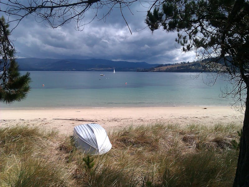 Bruny Beachside Complex - two large houses and a cottage image