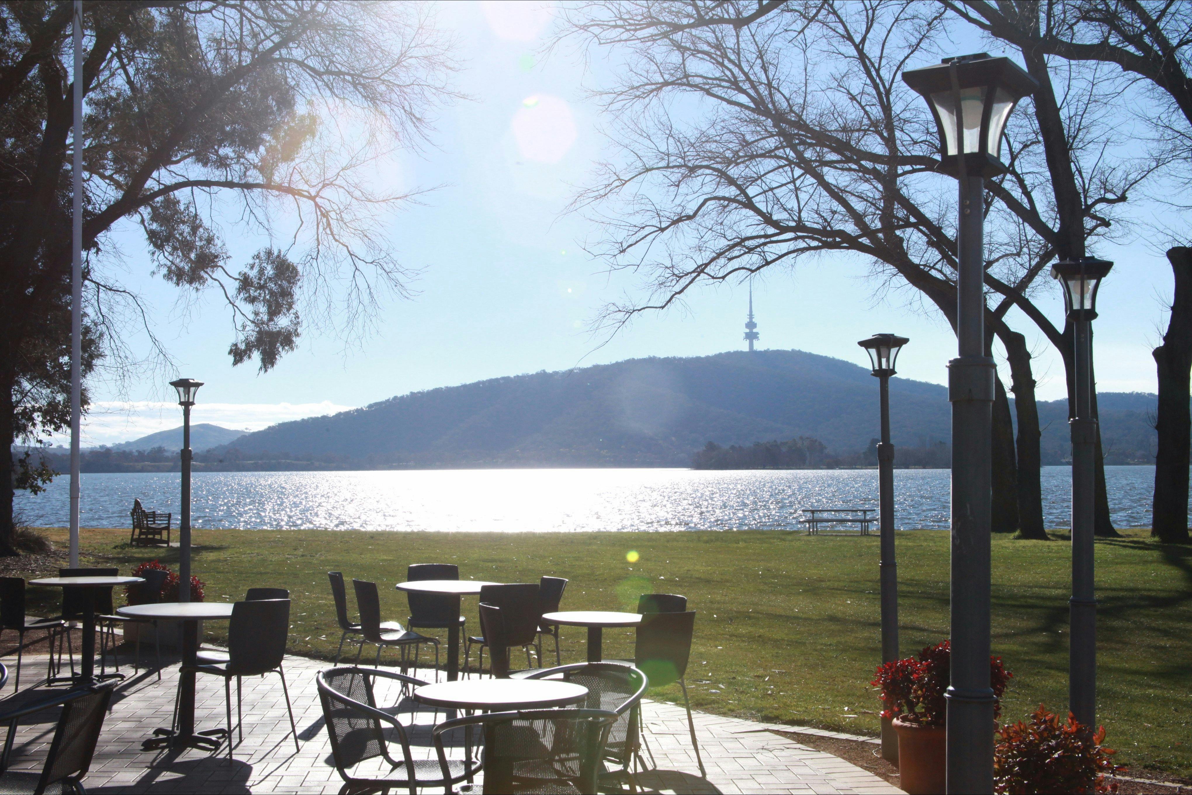 Views of the lake, the hills and Telstra Tower