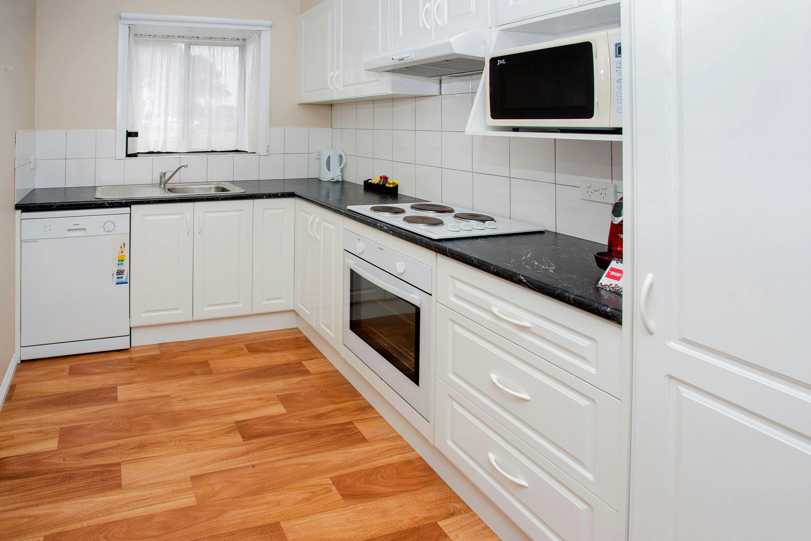 Family Cabin (Sleeps 5)