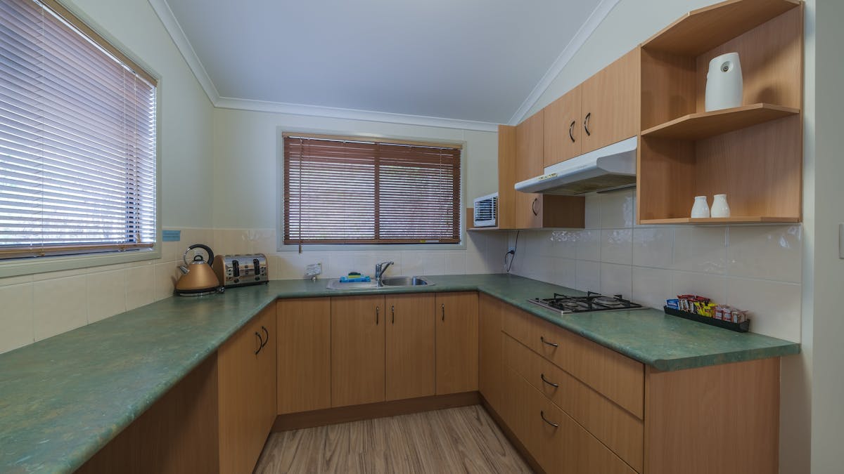 Deluxe Cabin (Kitchen) | Capricorn Caves