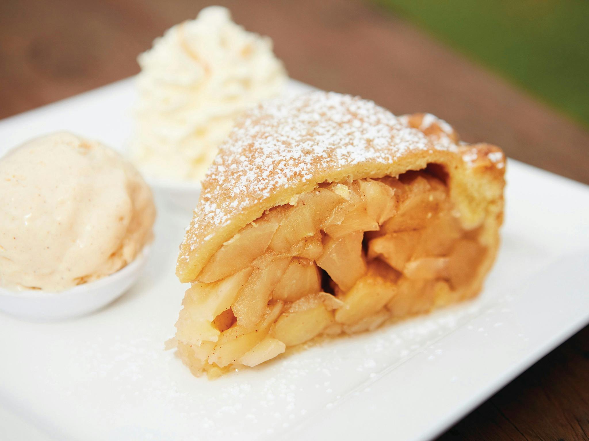 plate of apple pie and icecream from Suttons Juice Factory