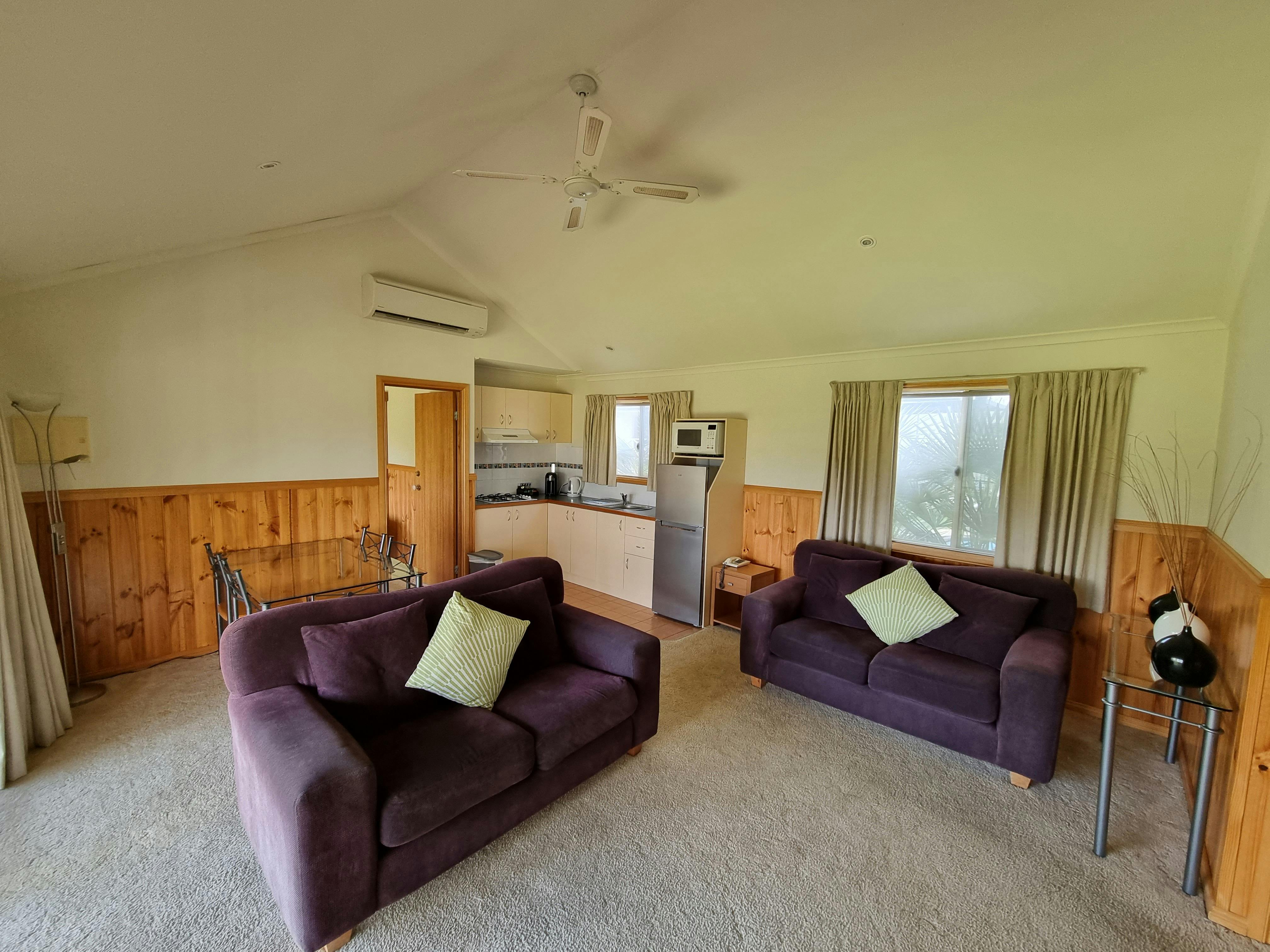 Lounge, dining & kitchen area