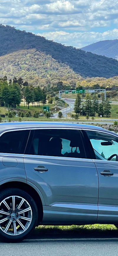 Luxury 6 passenger Audi Q7